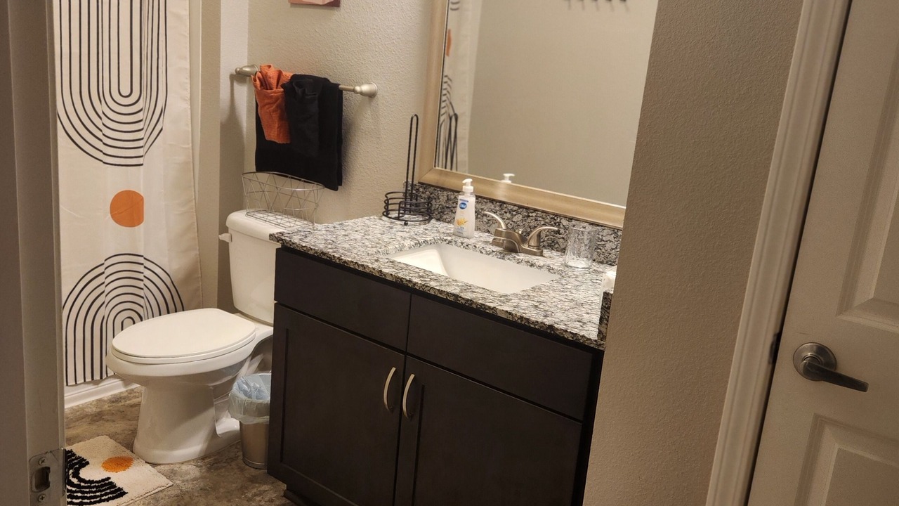 Photo of Bathroom in Huntcliff