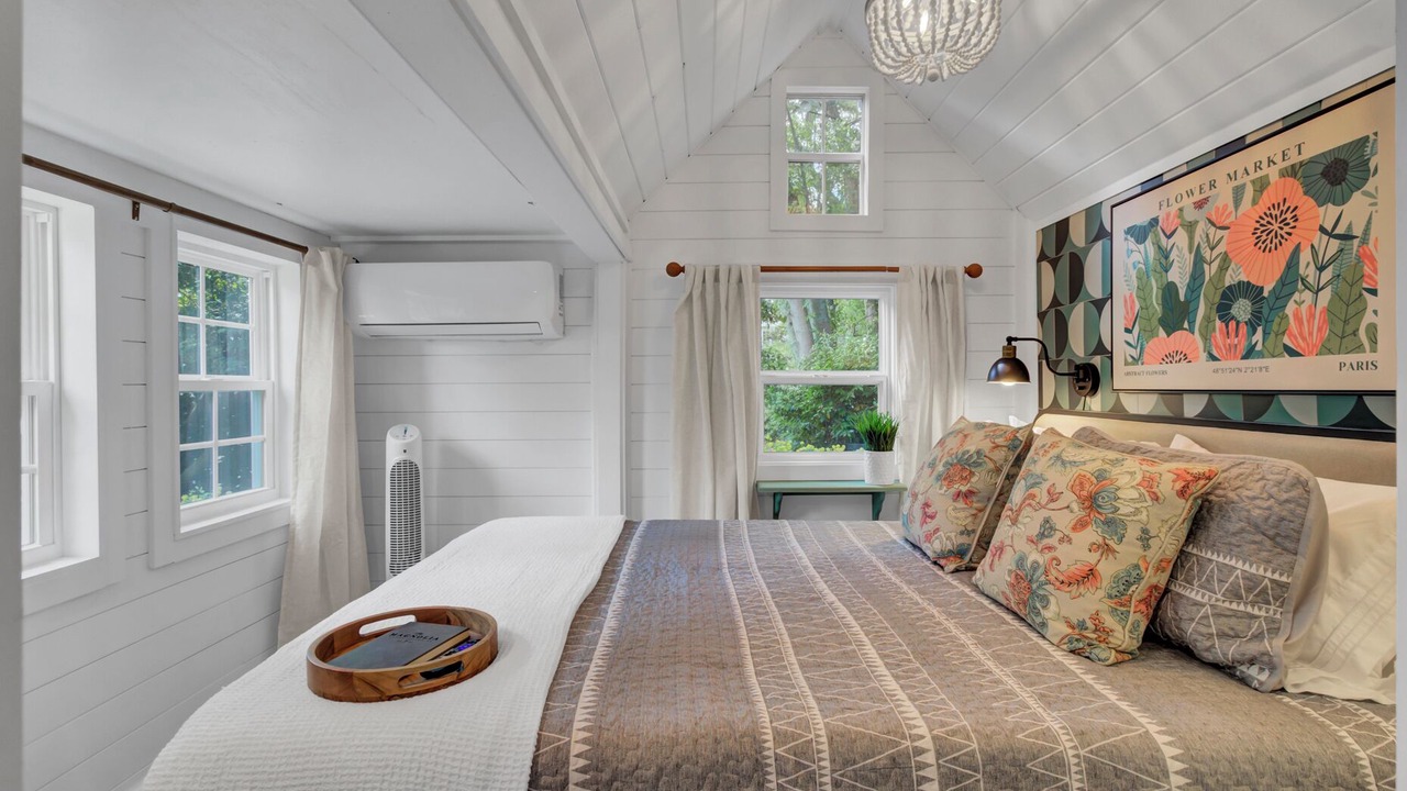 Photo of Bedroom in Summerville Historic District