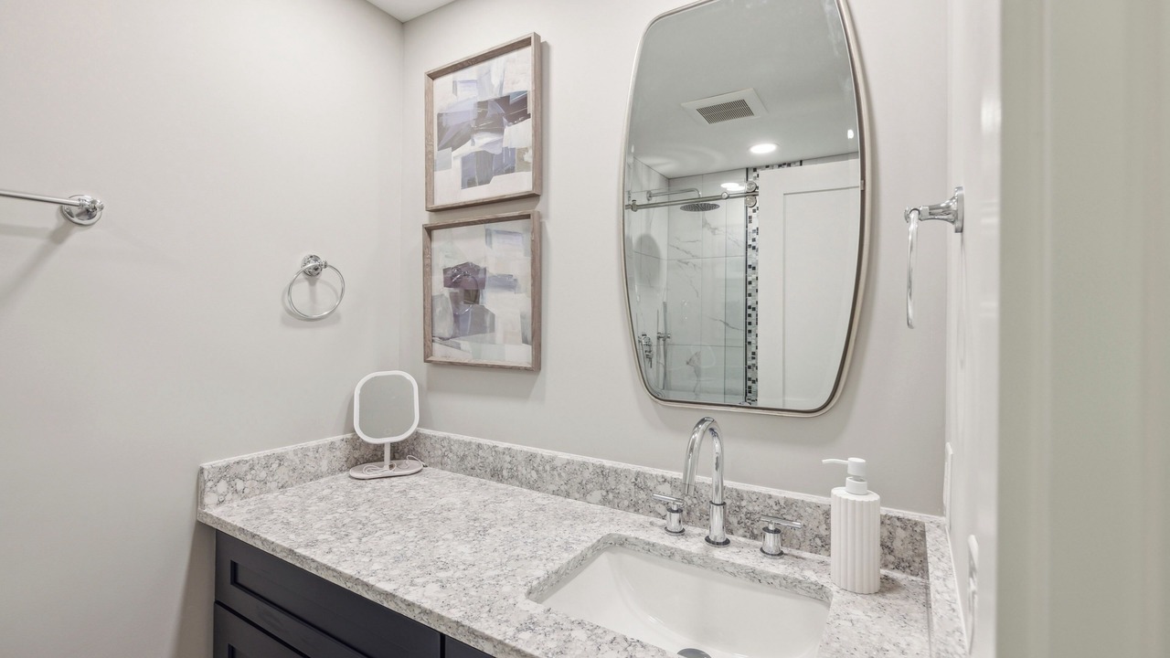 Photo of Bathroom in Night Heron