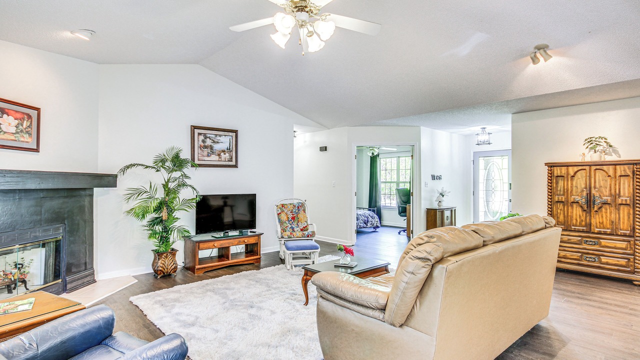 Photo of Livingroom in McCormick