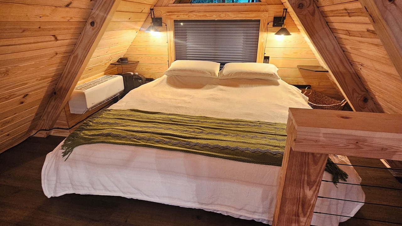 Photo of Bedroom in Dewy Rose