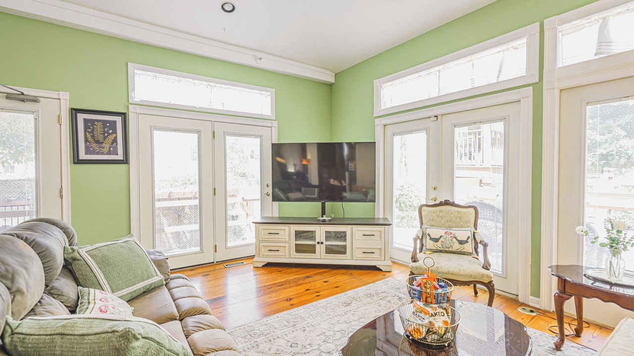 Photo of Livingroom in Thomas Square