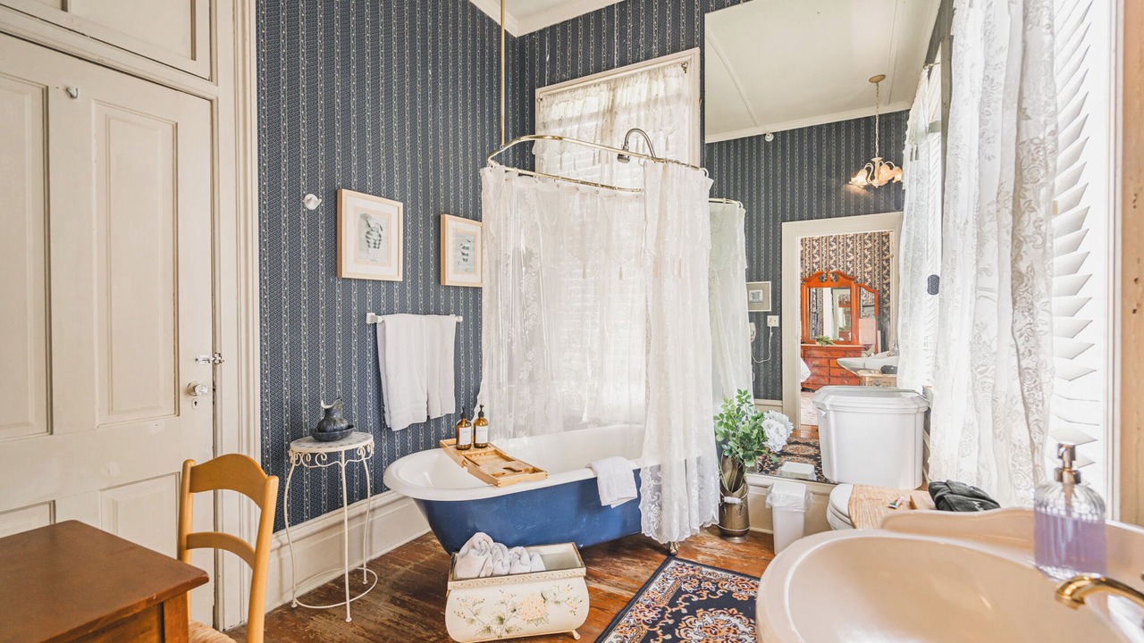Photo of Bathroom in Thomas Square