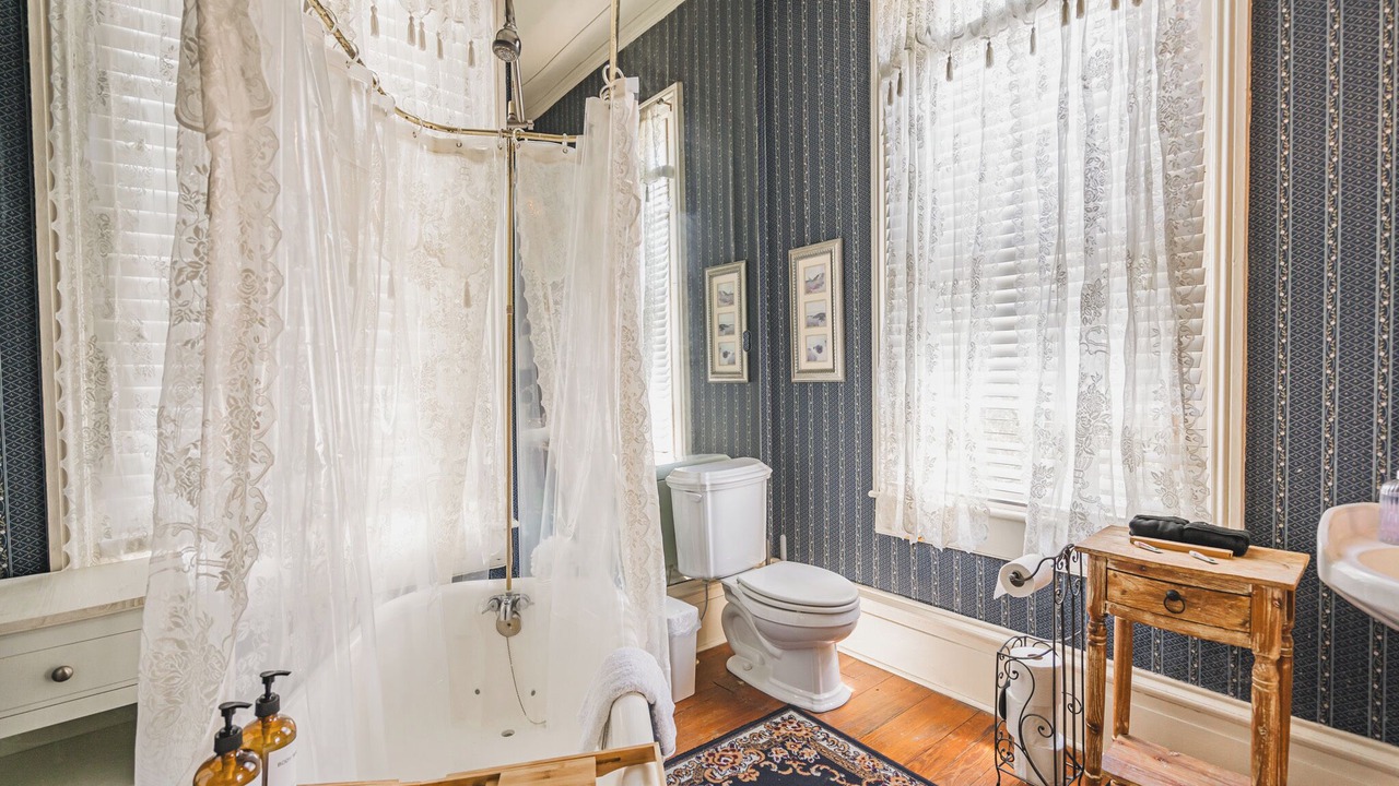 Photo of Bathroom in Thomas Square