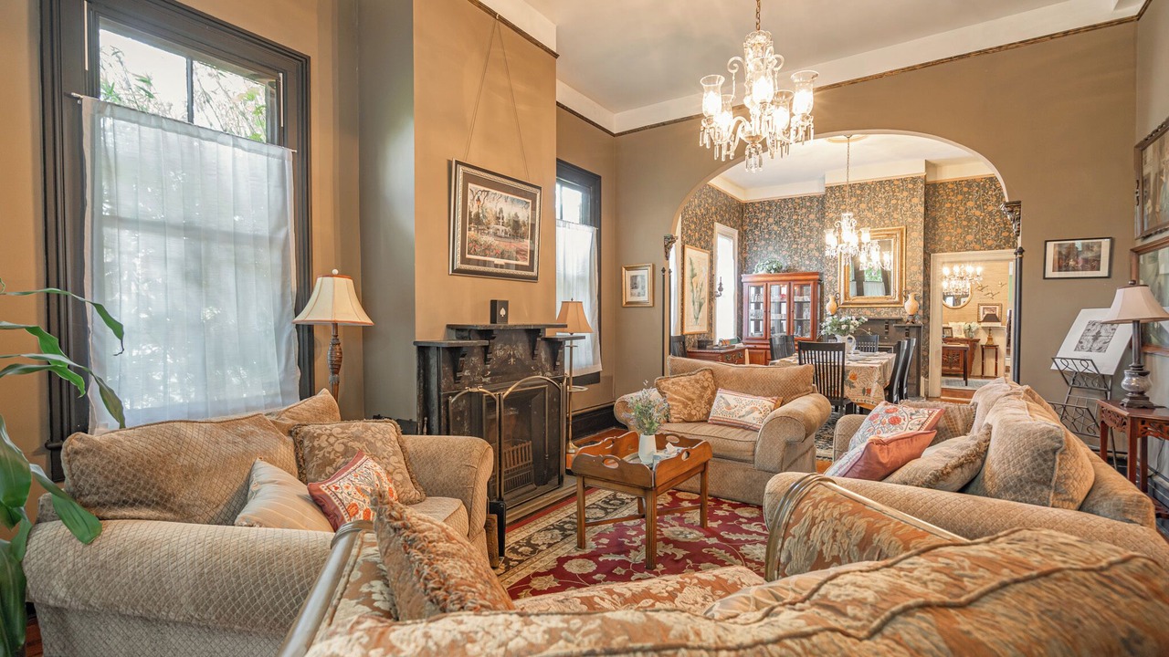 Photo of Livingroom in Thomas Square