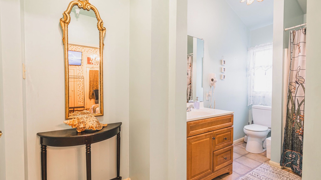 Photo of Bathroom in Thomas Square
