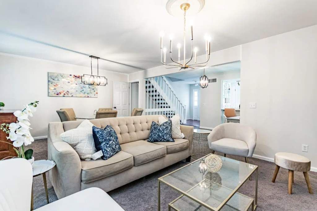 Photo of Livingroom in North Raleigh