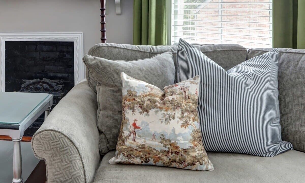 Photo of Livingroom in Hitch Village - Fred Wessels Homes
