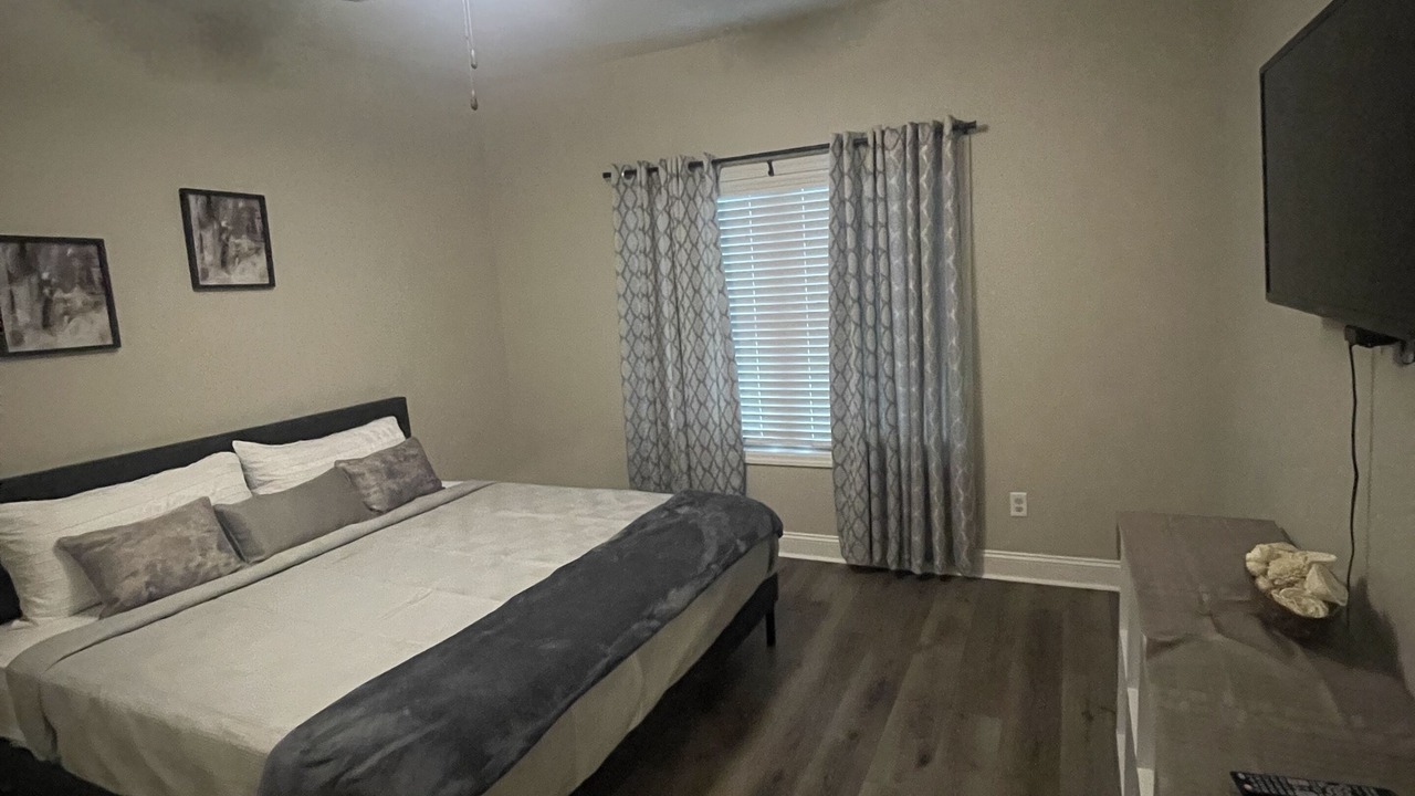Photo of Bedroom in Adel