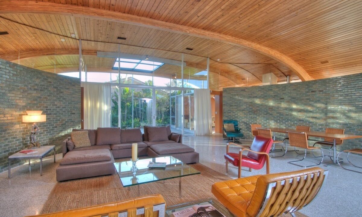Photo of Livingroom in Golden Beach