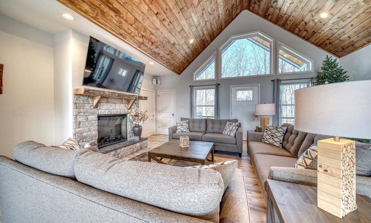 Photo of Livingroom in Hiawassee