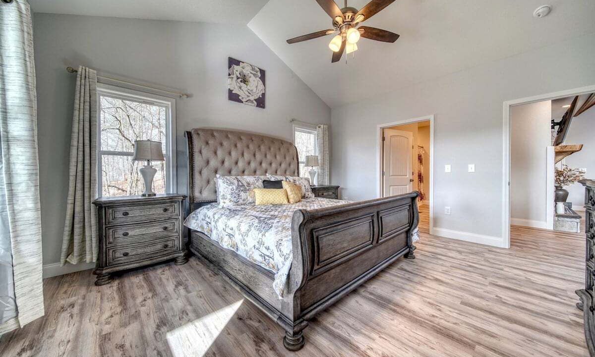 Photo of Bedroom in Hiawassee