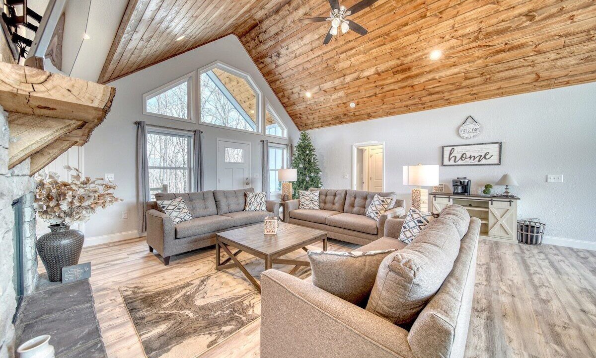 Photo of Livingroom in Hiawassee