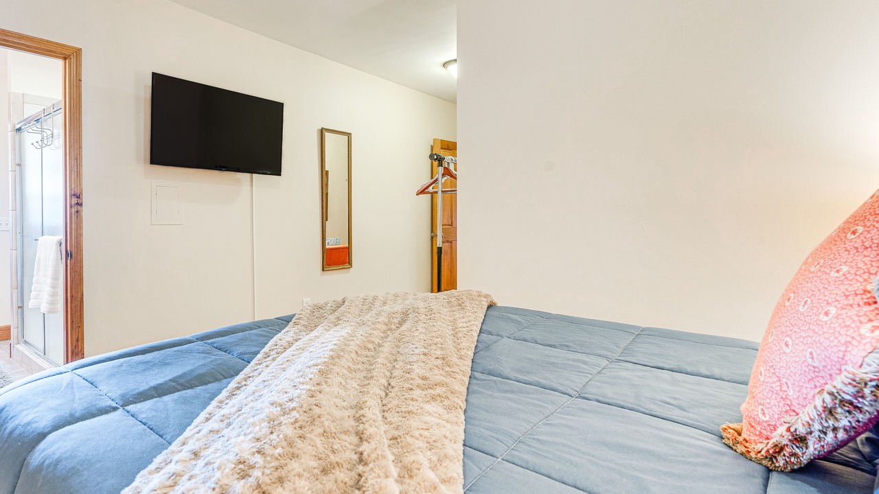 Photo of Bedroom in Hayesville