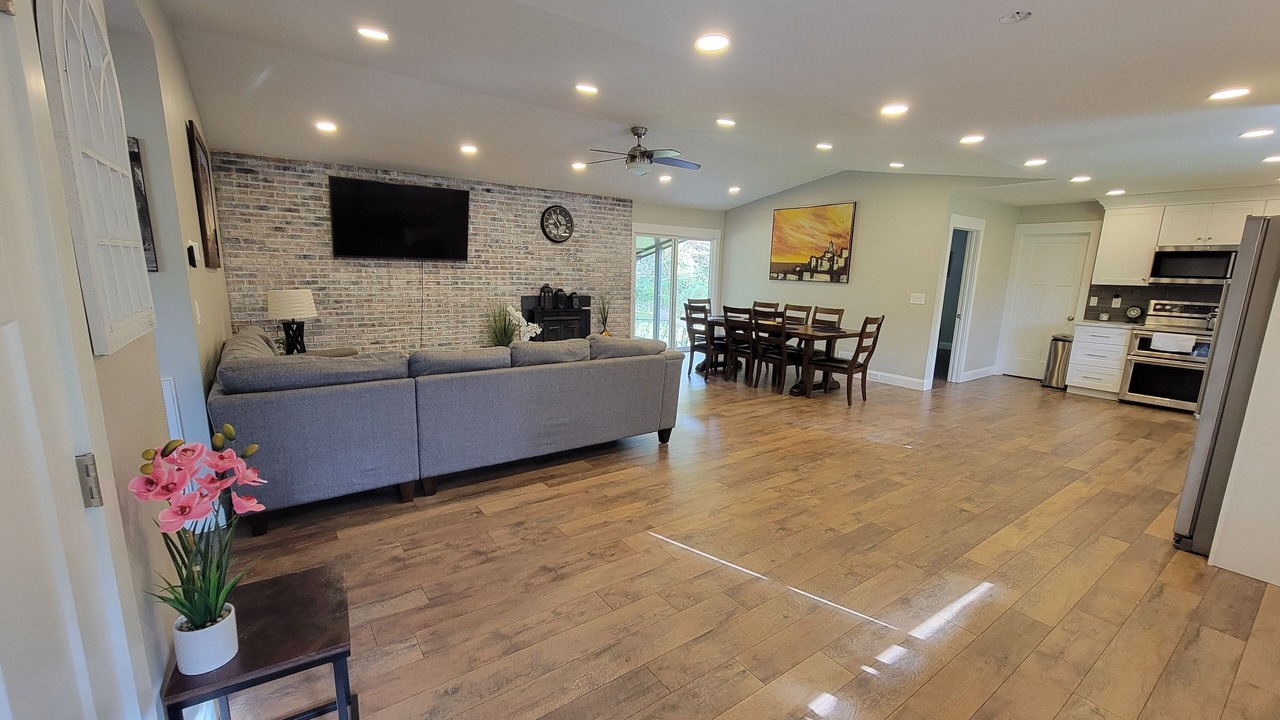 Photo of Livingroom in Duncan