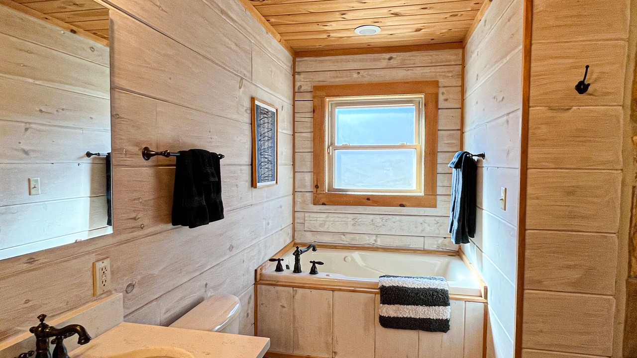 Photo of Bathroom in Saxony Forest
