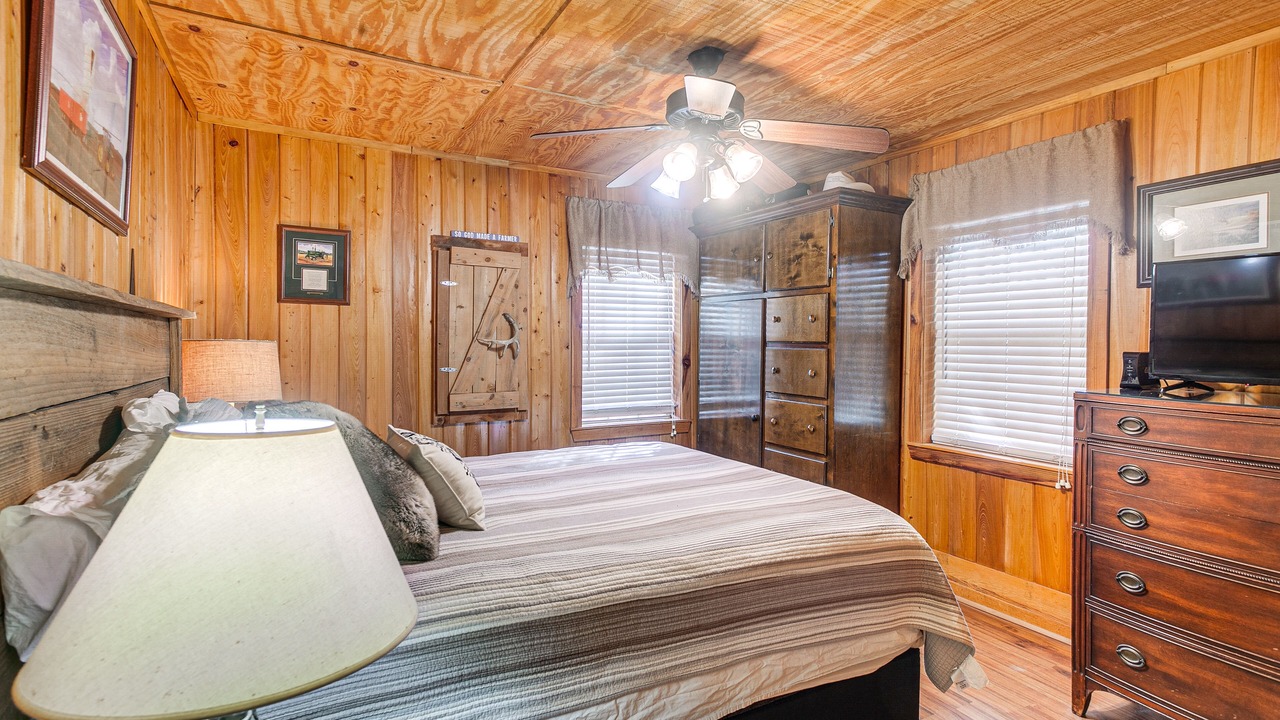 Photo of Bedroom in Wray