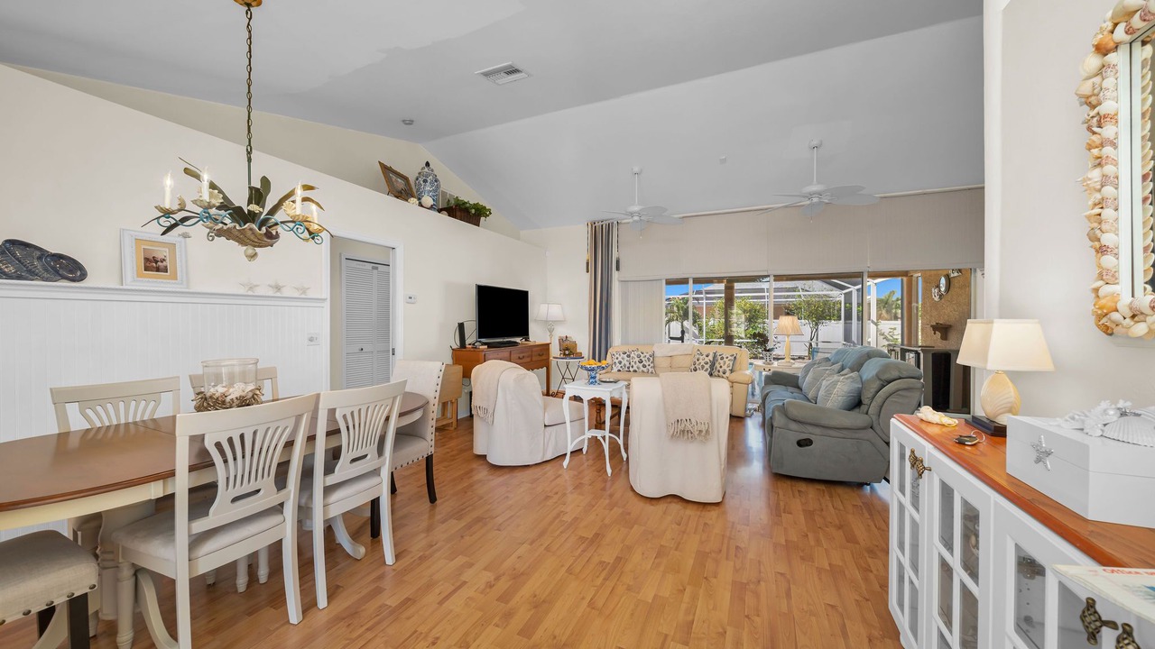 Photo of Livingroom in Trafalgar