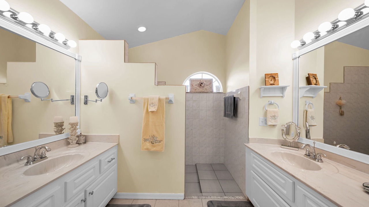 Photo of Bathroom in Trafalgar