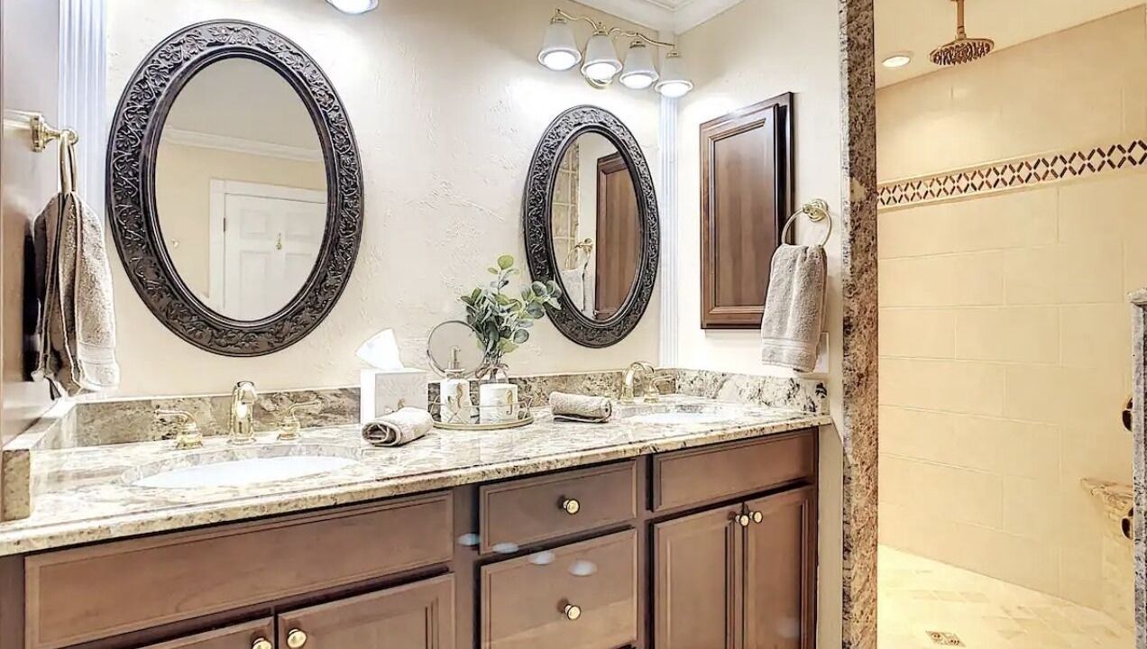Photo of Bathroom in Kings Lake