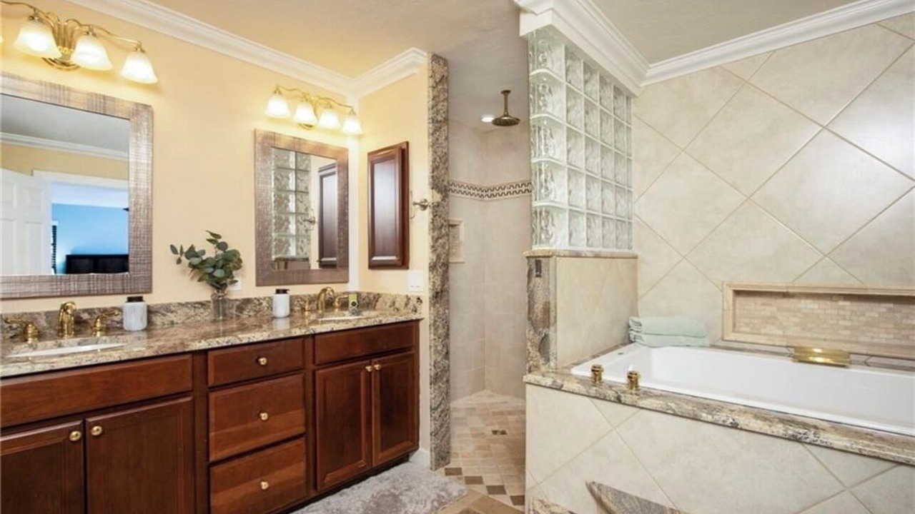 Photo of Bathroom in Kings Lake