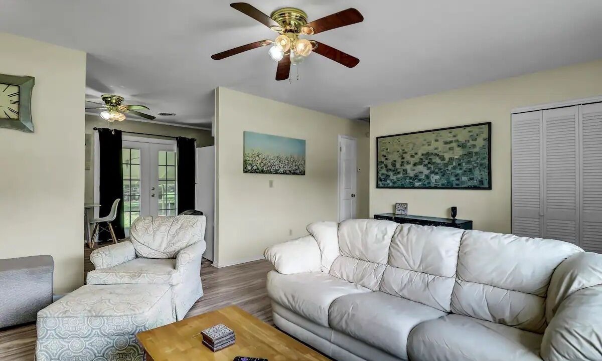 Photo of Livingroom in Goose Creek