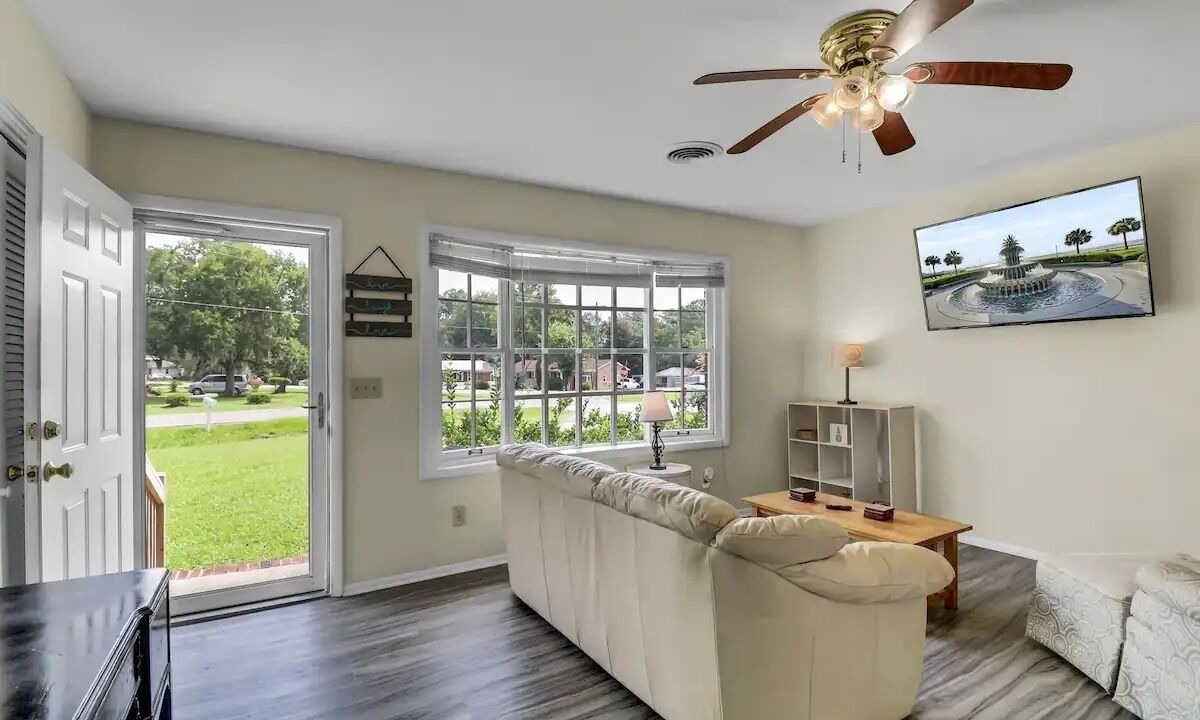 Photo of Livingroom in Goose Creek