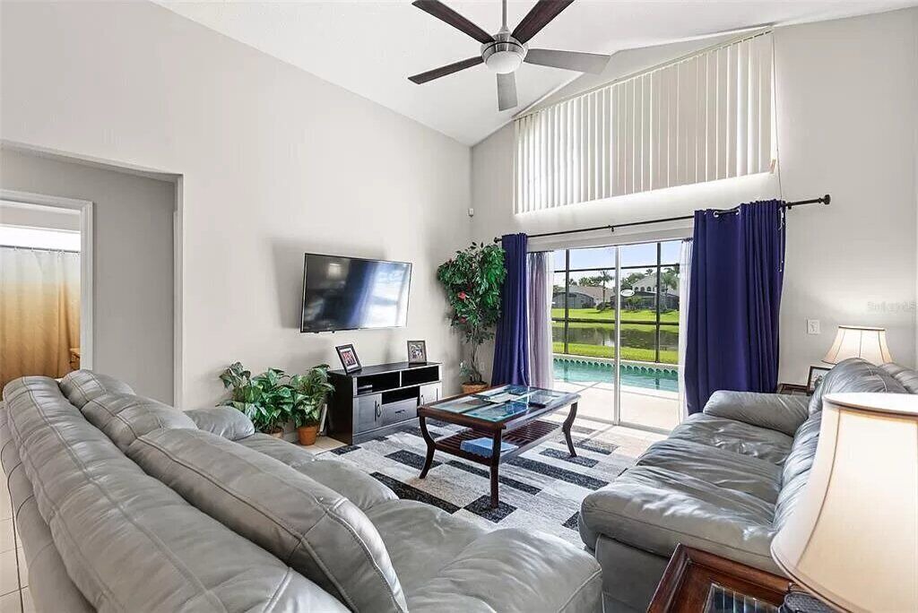 Photo of Livingroom in Lake Berkley