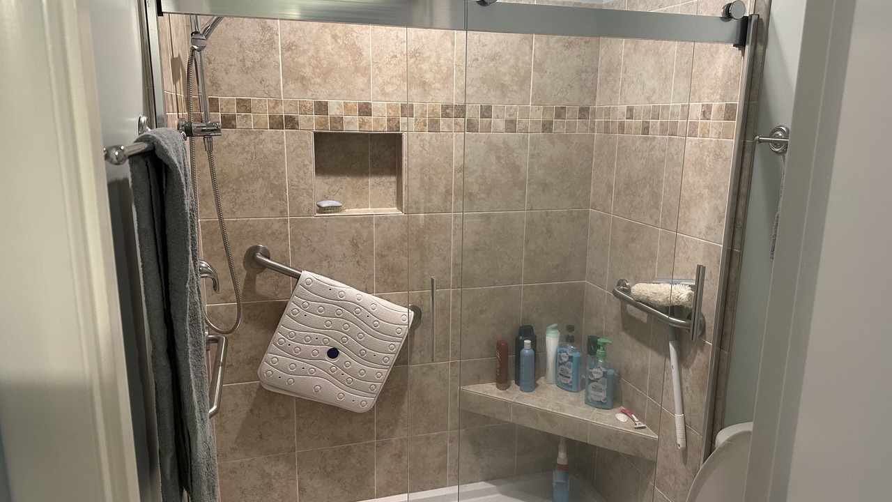 Photo of Bathroom in Normandy Shores