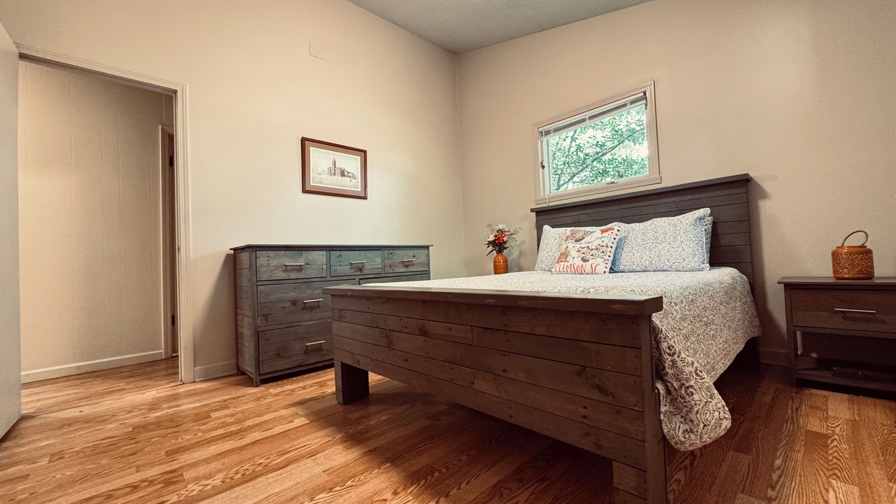 Photo of Bedroom in Utica