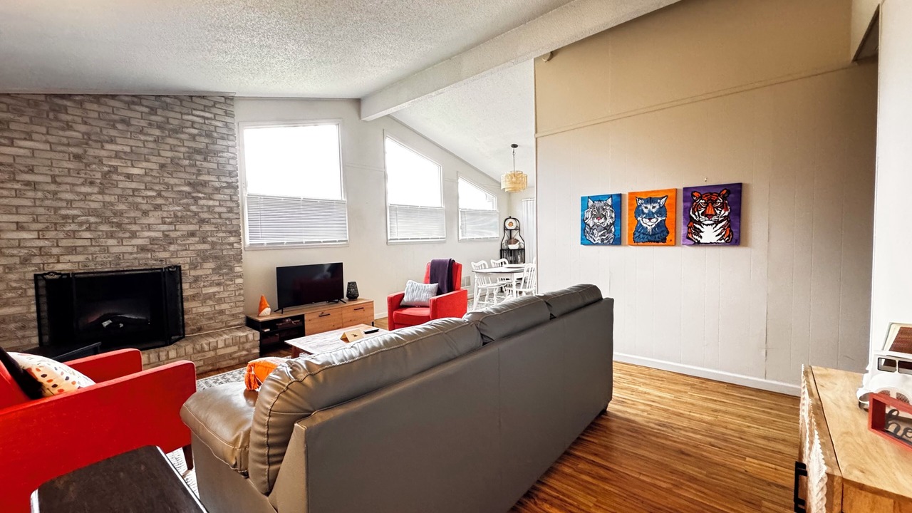 Photo of Livingroom in Utica