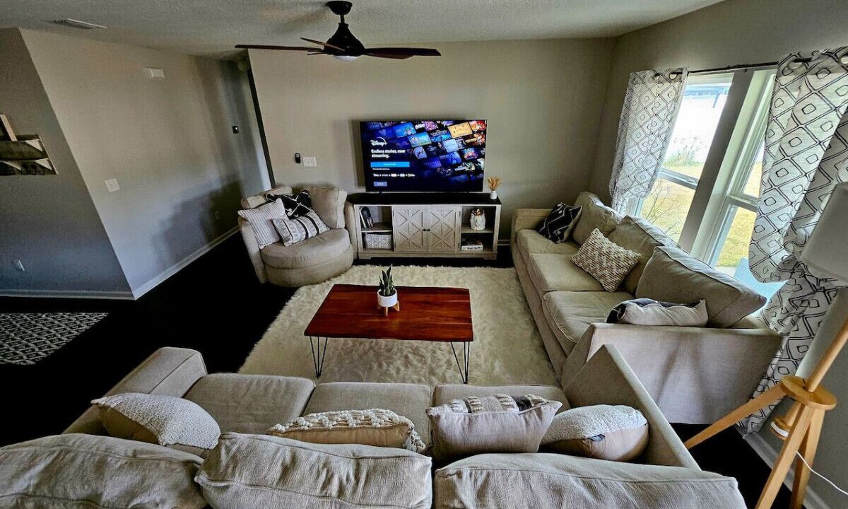 Photo of Livingroom in Jacksonville