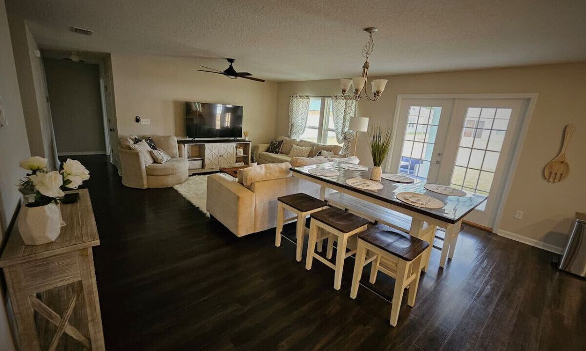 Photo of Livingroom in Jacksonville