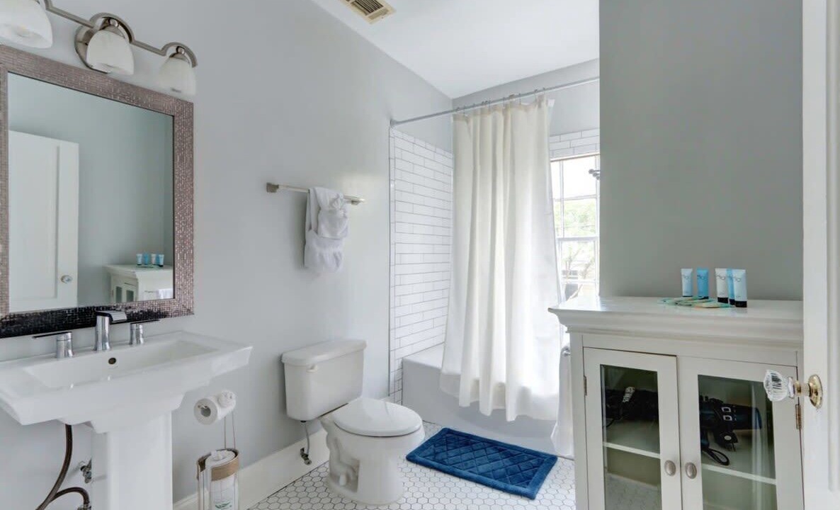 Photo of Bathroom in Beach Institute