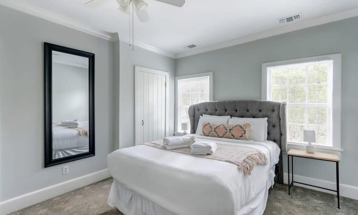 Photo of Bedroom in Beach Institute
