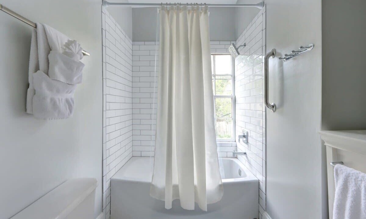 Photo of Bathroom in Beach Institute