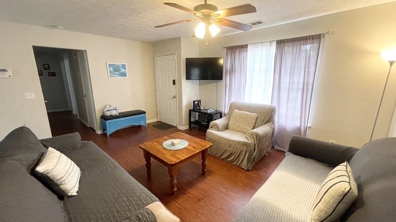 Photo of Livingroom in Whitemarsh Island