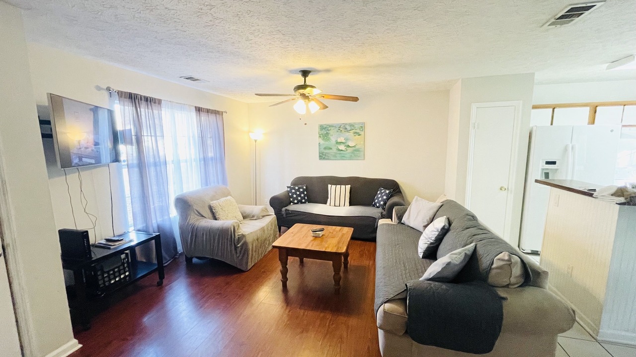 Photo of Livingroom in Whitemarsh Island