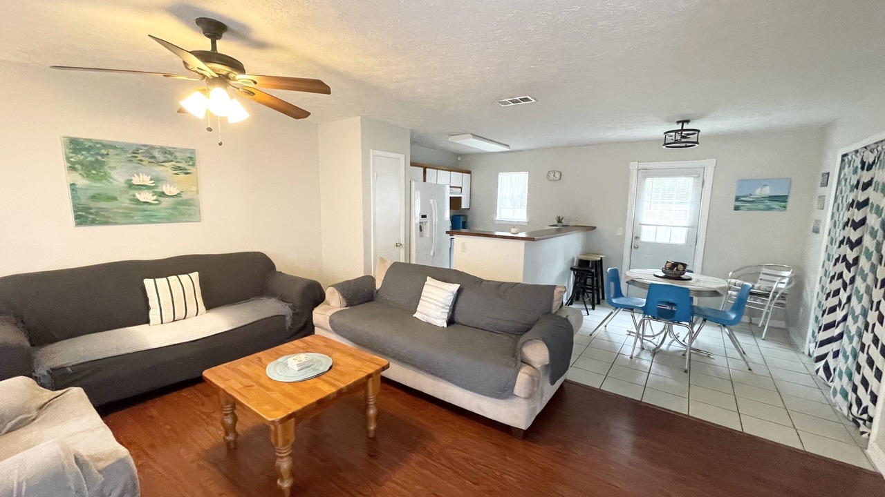 Photo of Livingroom in Whitemarsh Island