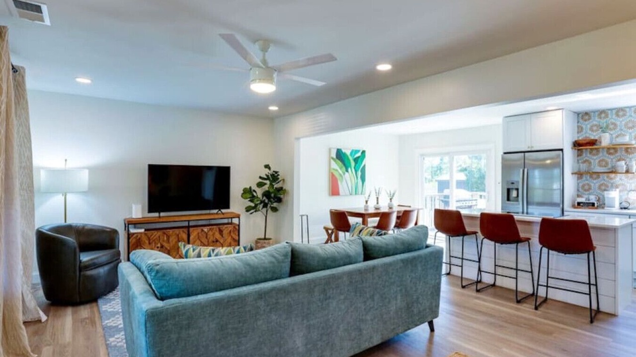 Photo of Livingroom in Whitemarsh Island