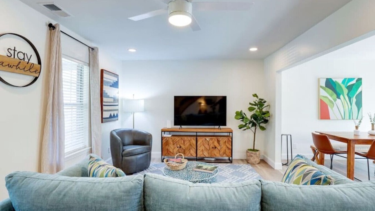 Photo of Livingroom in Whitemarsh Island