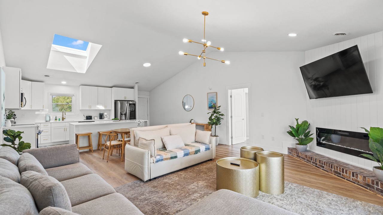Photo of Livingroom in Long Bay Estates