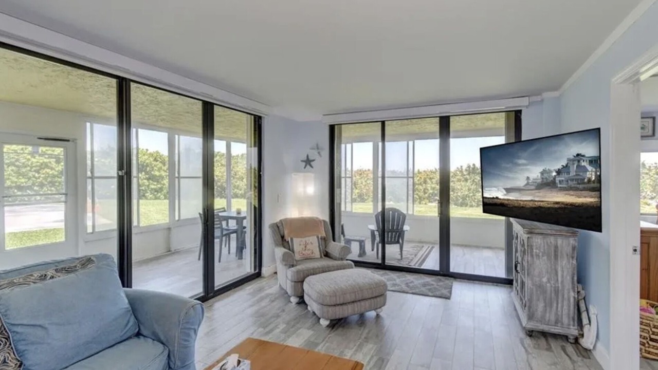 Photo of Livingroom in Hutchinson Island South