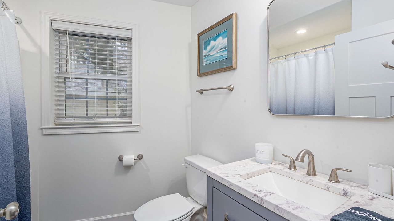 Photo of Bathroom in Thunderbolt