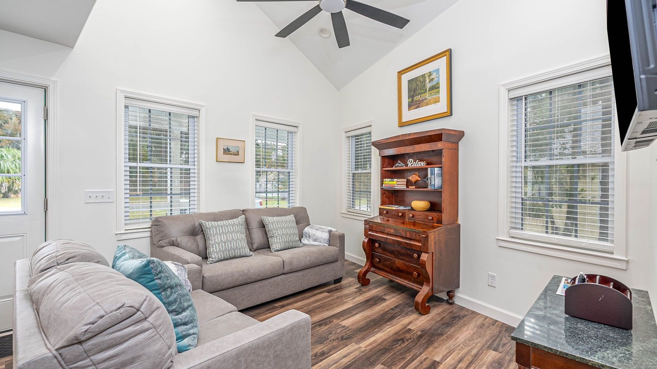 Photo of Livingroom in Thunderbolt