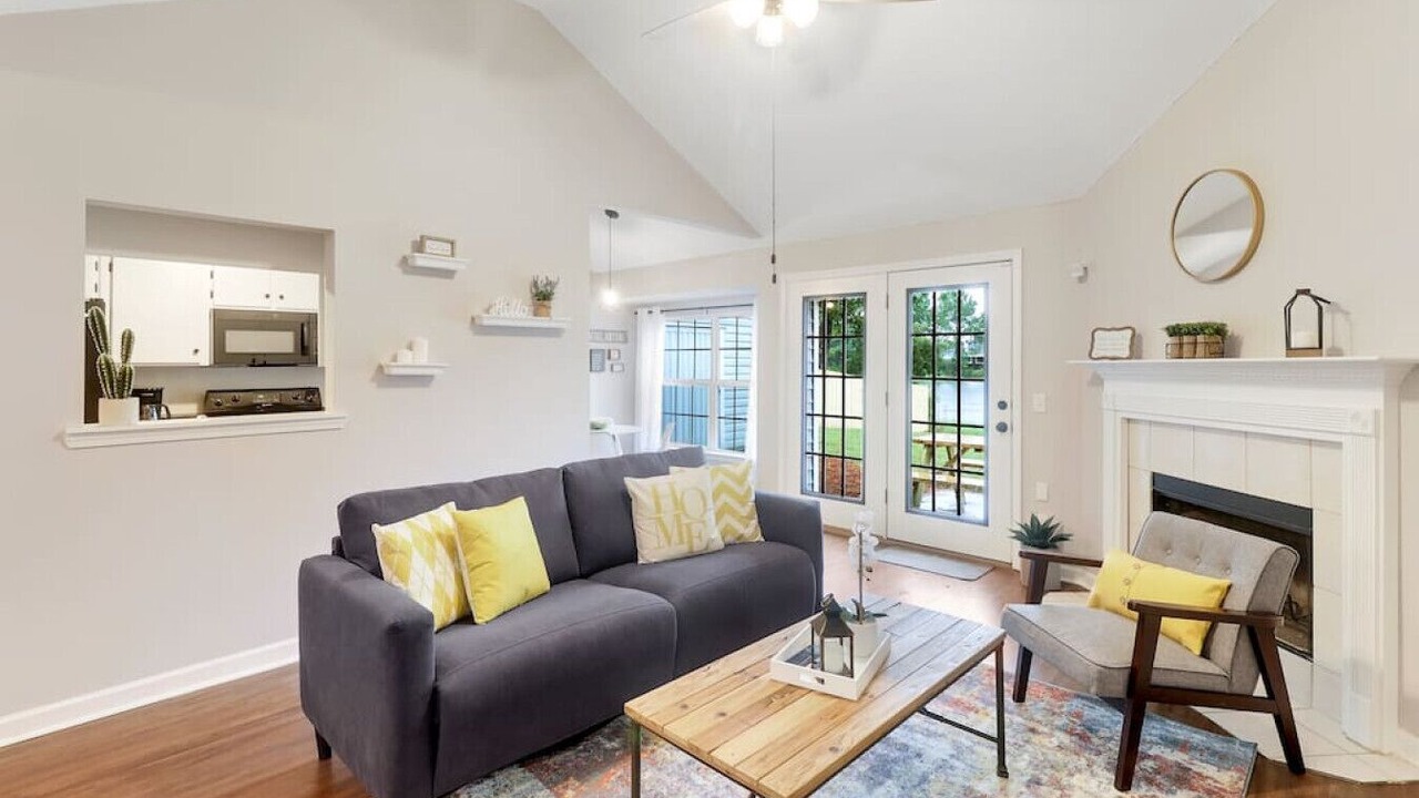 Photo of Livingroom in Pooler
