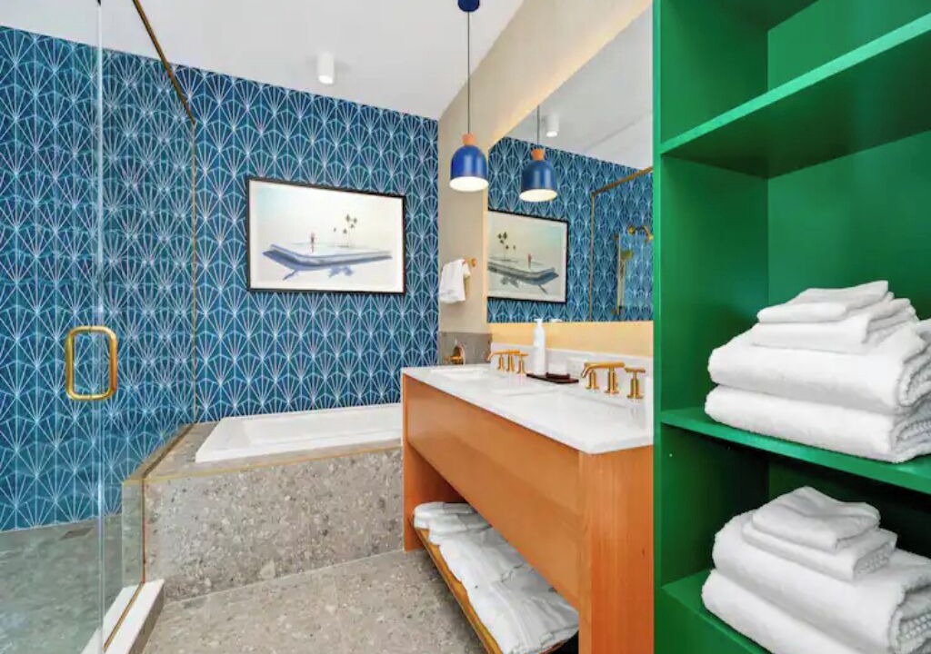 Photo of Bathroom in Bay Lake