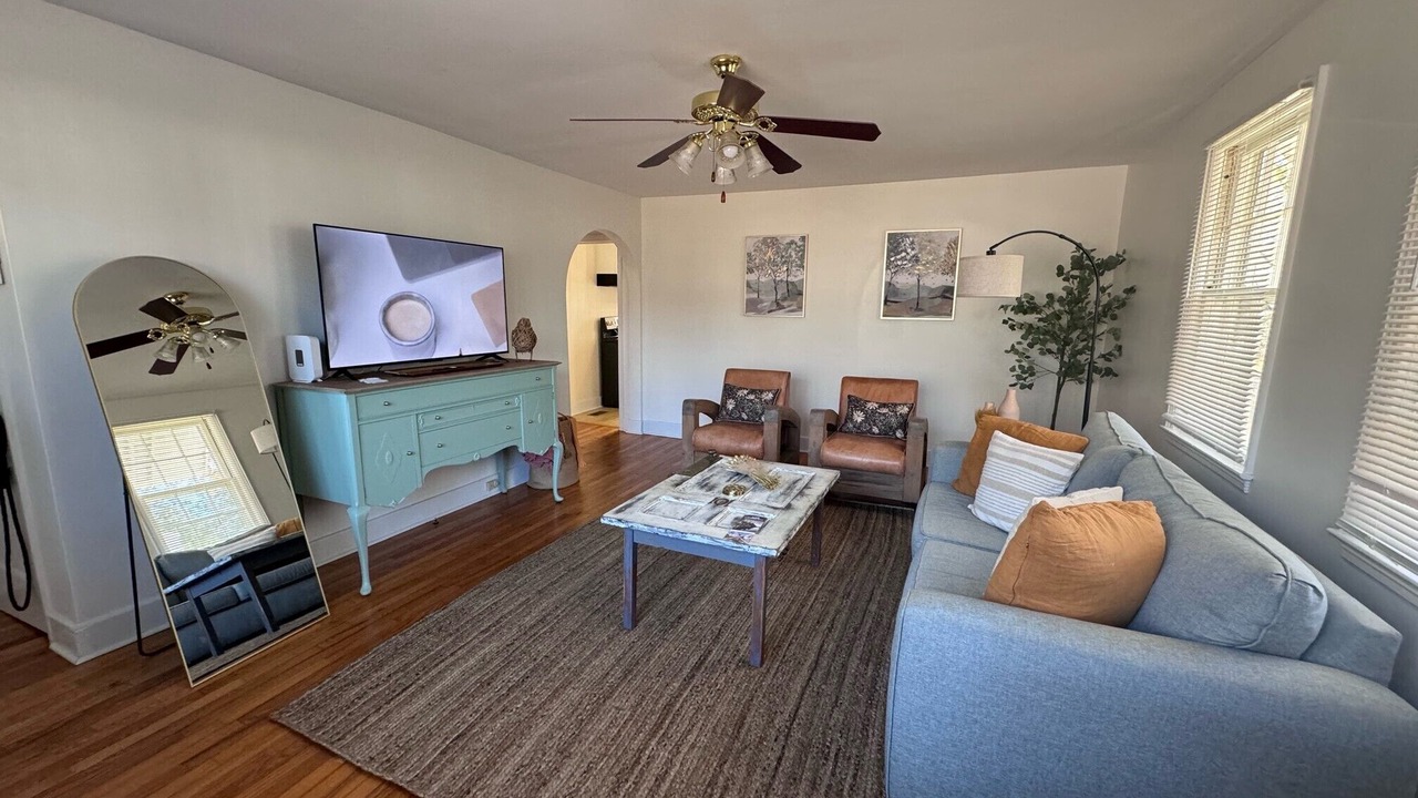 Photo of Livingroom in Midtown