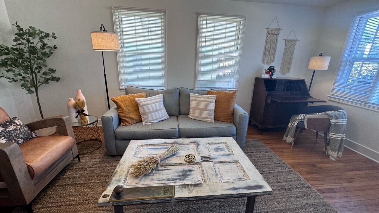 Photo of Livingroom in Midtown