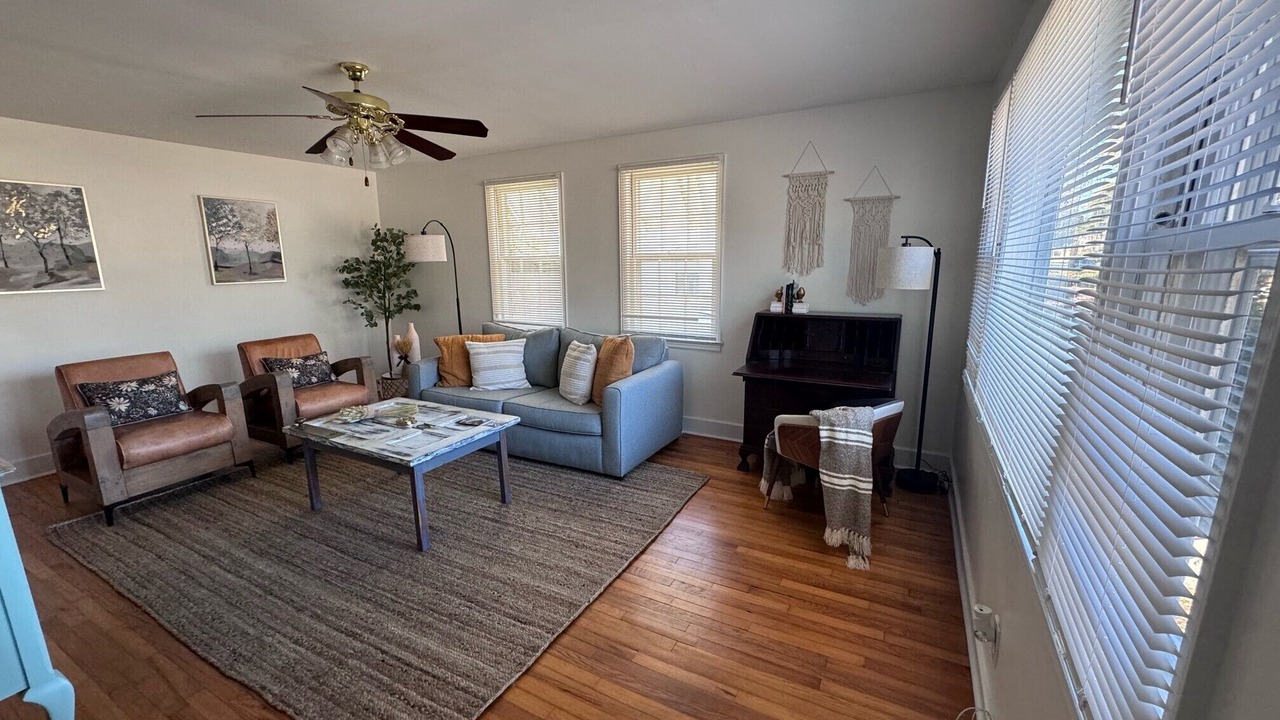 Photo of Livingroom in Midtown